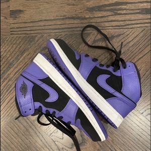 Jordan 1 mid “dark concord”
